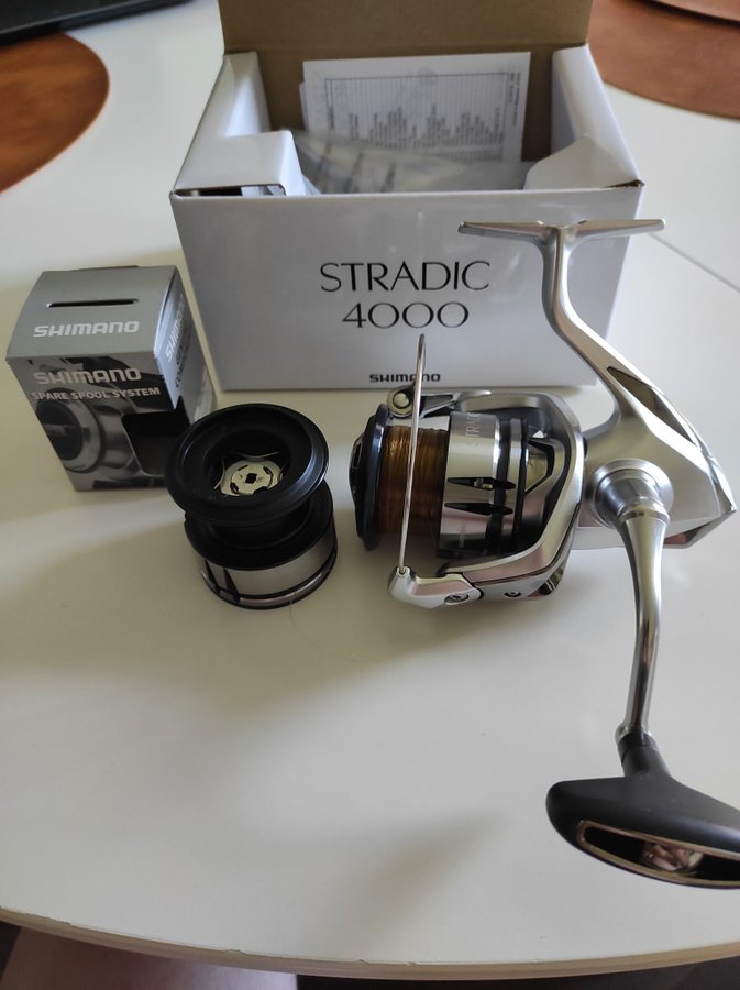 Shimano Stradic 4000 FL + spare spool