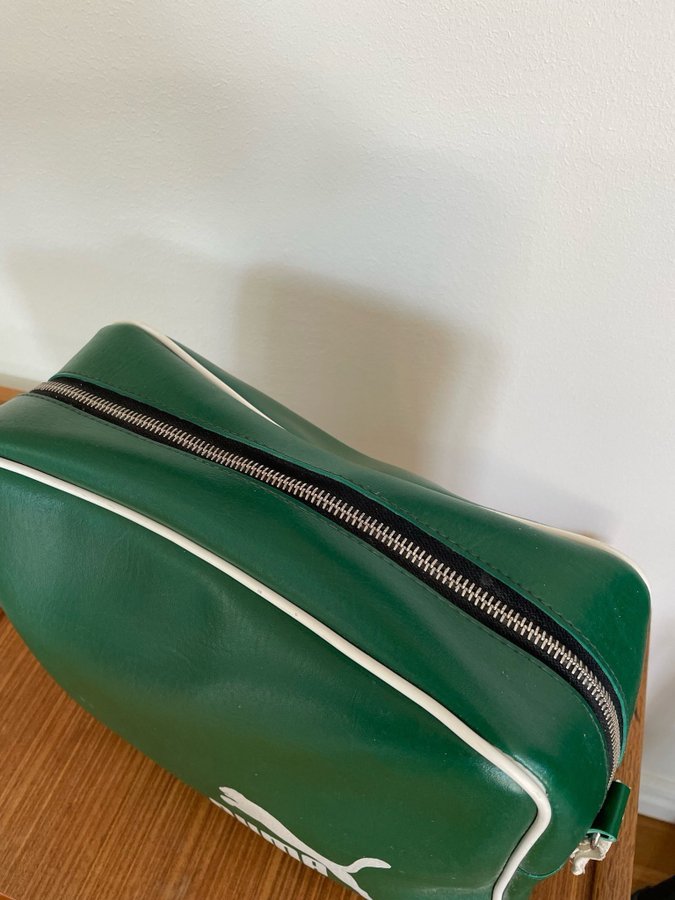 Retro vintage puma väska crossbody bag 70-tal inspirerad grön vit