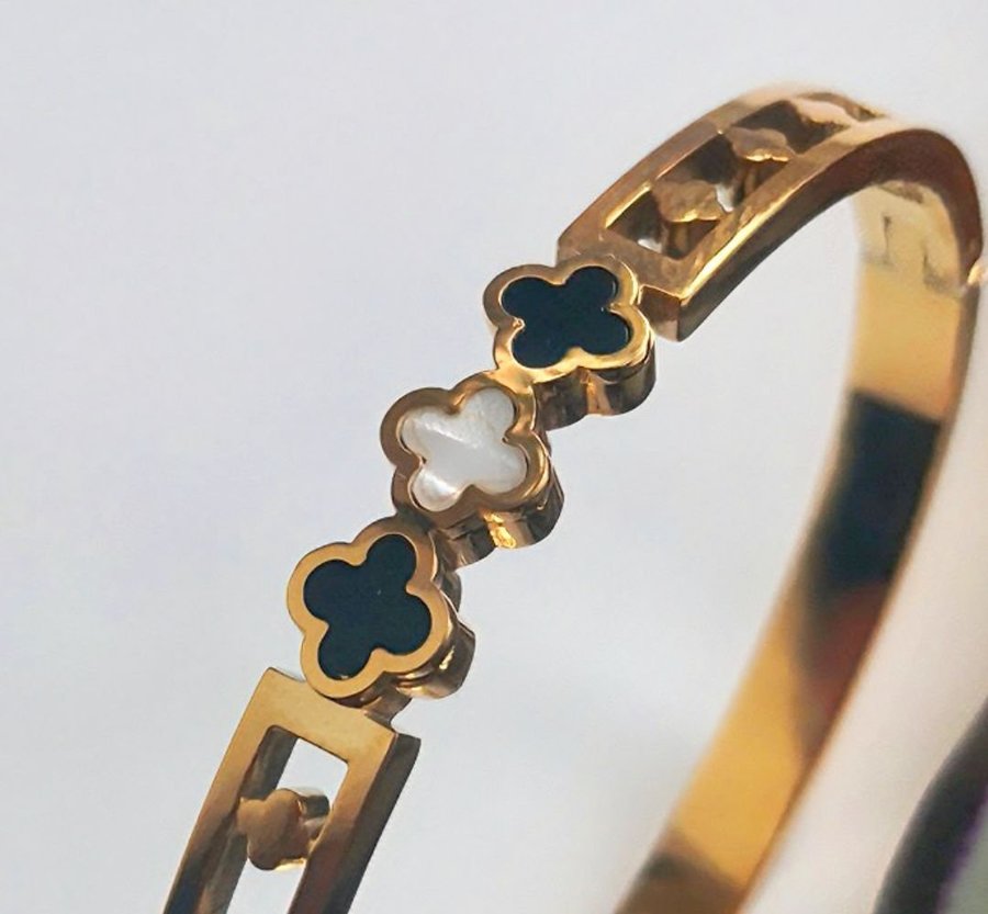 Clover Bracelet white and black gold plated color