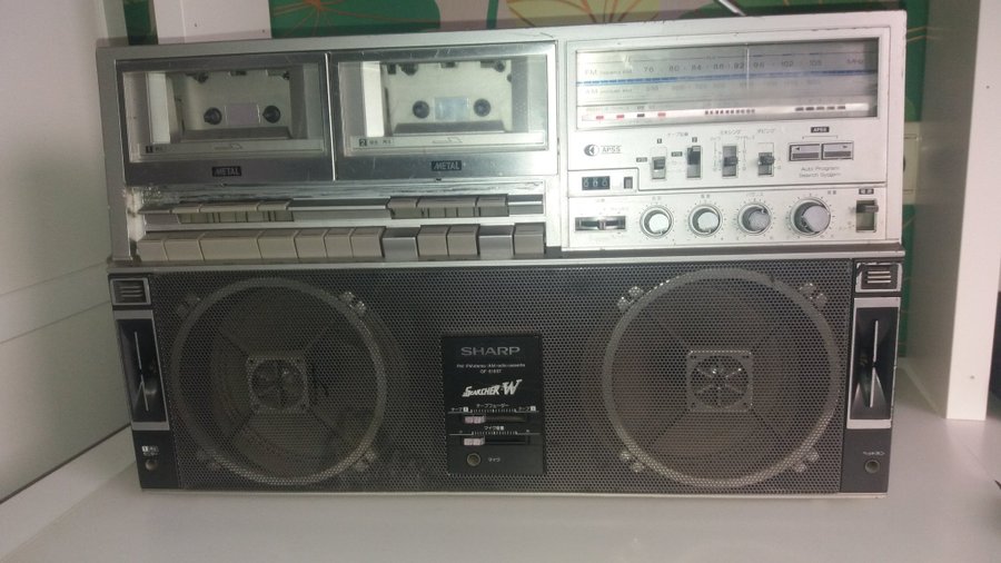 SHARP GF 818 ST FM/FM stereo /AM radio cassette.