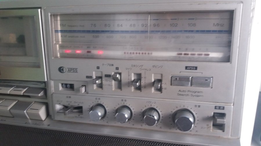 SHARP GF 818 ST FM/FM stereo /AM radio cassette.