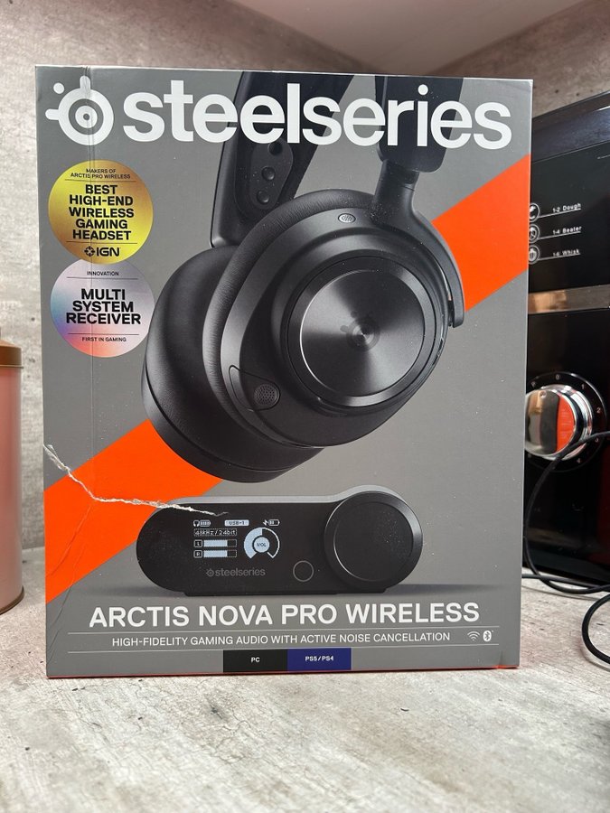 SteelSeries Arctis Nova Pro Wireless