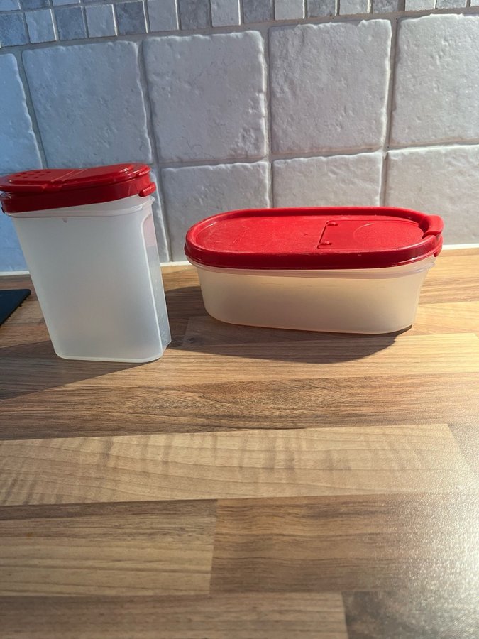 Tupperware Förvaringsburkar med röda lock