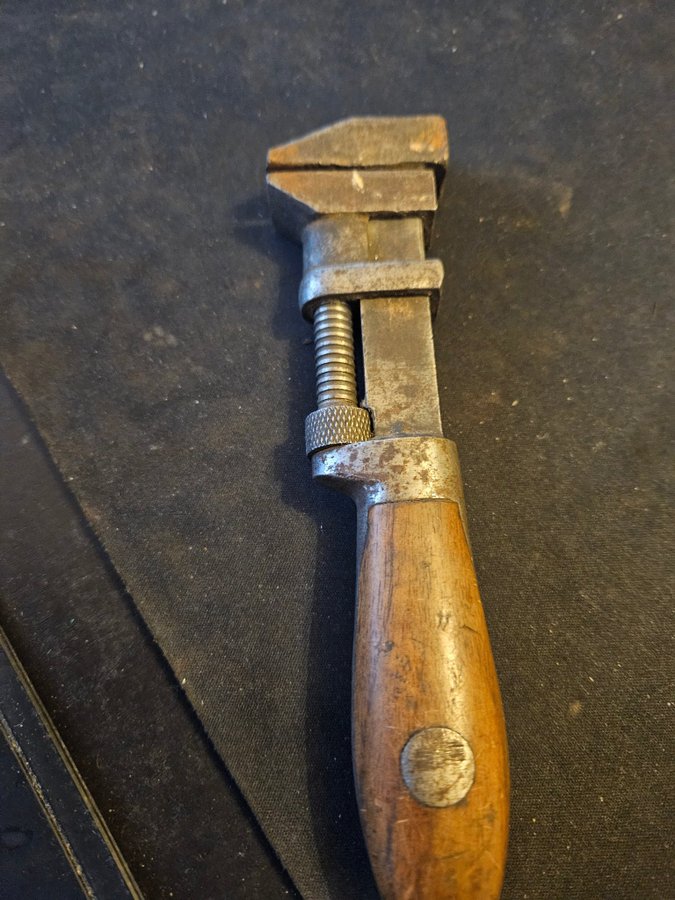 Antik 6 1/2" Coes Wrench Co justerbar nøgle (Monkey Wrench)