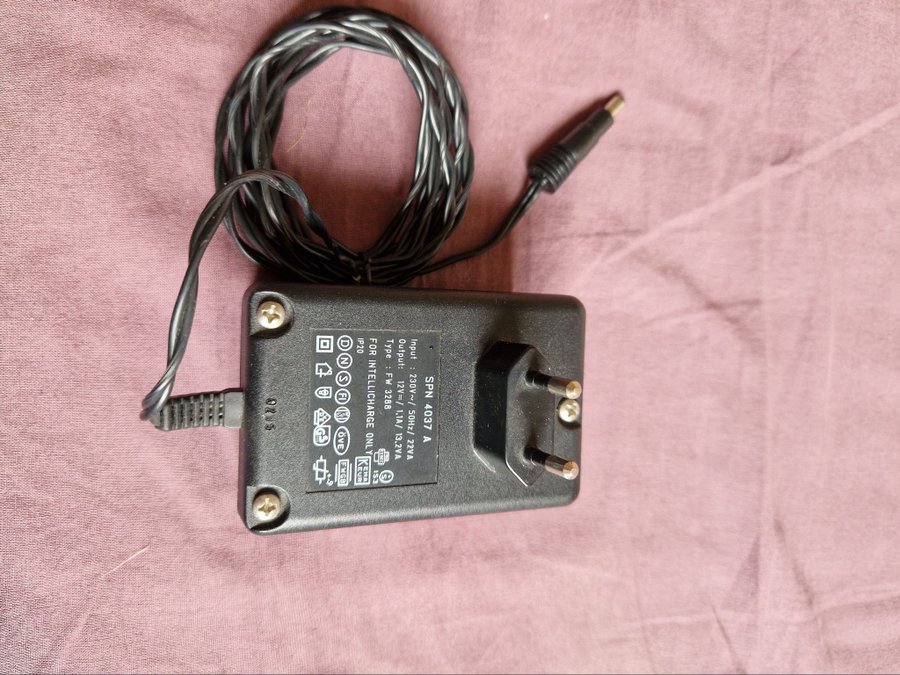 AC-DC ADAPTER 12V