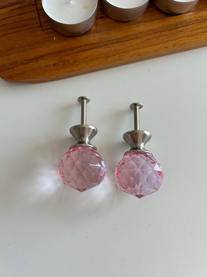 Kristallknoppar i rosa diamantformade knoppar