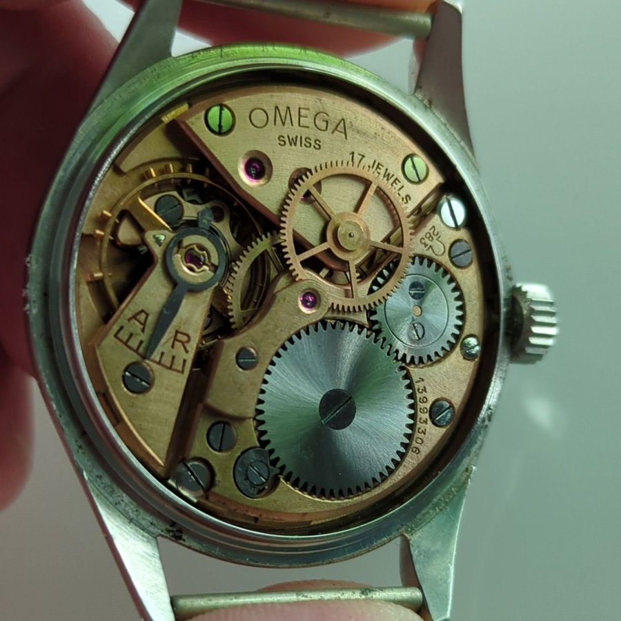 Omega manuellt ur. 36mm utan krona inräknat. Fungerar - Cal 283.