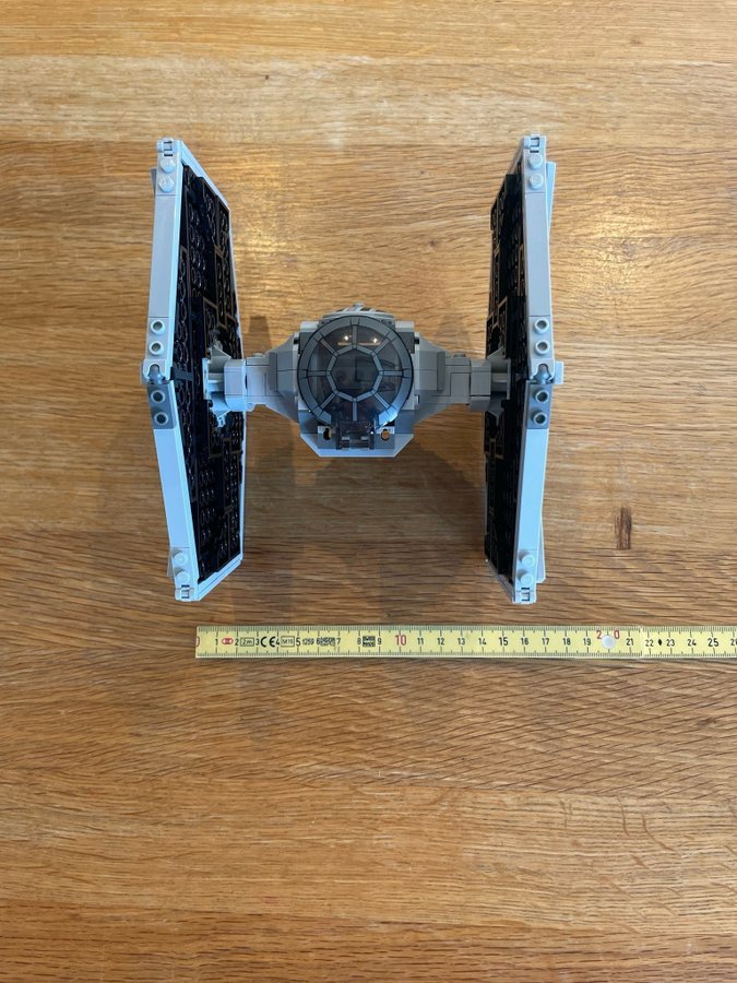 LEGO STAR WARS 75300 DISNEY IMPERIAL TIE FIGHTER LÄS BESKRIVNING