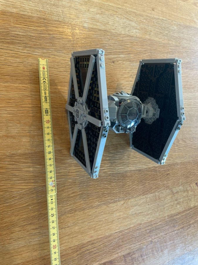 LEGO STAR WARS 75300 DISNEY IMPERIAL TIE FIGHTER LÄS BESKRIVNING