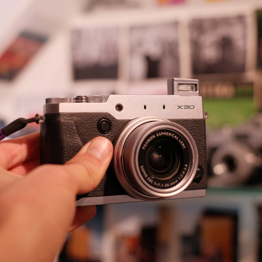 Fujifilm X30 – charmig kompaktkamera i retrostil (reparationsobjekt)