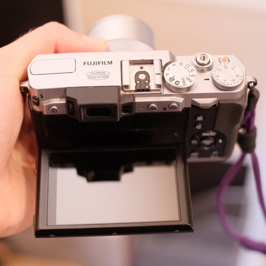 Fujifilm X30 – charmig kompaktkamera i retrostil (reparationsobjekt)