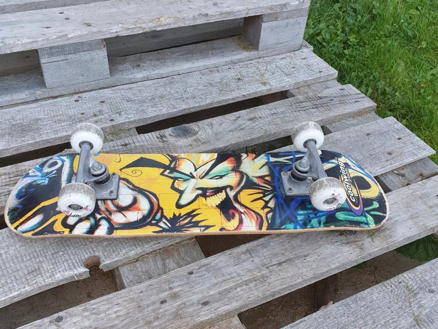 Coolwing Skateboard. Den är i bra bruksskick.