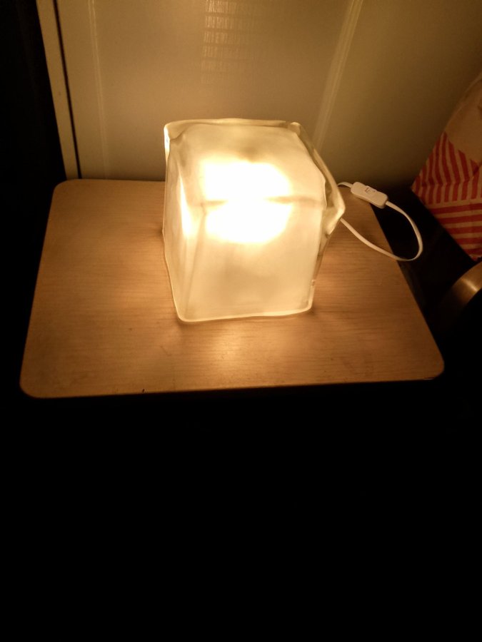 RETRO- IKEA BORDSLAMPA - "IVIKEN"- ISKUB- GLAS -2003