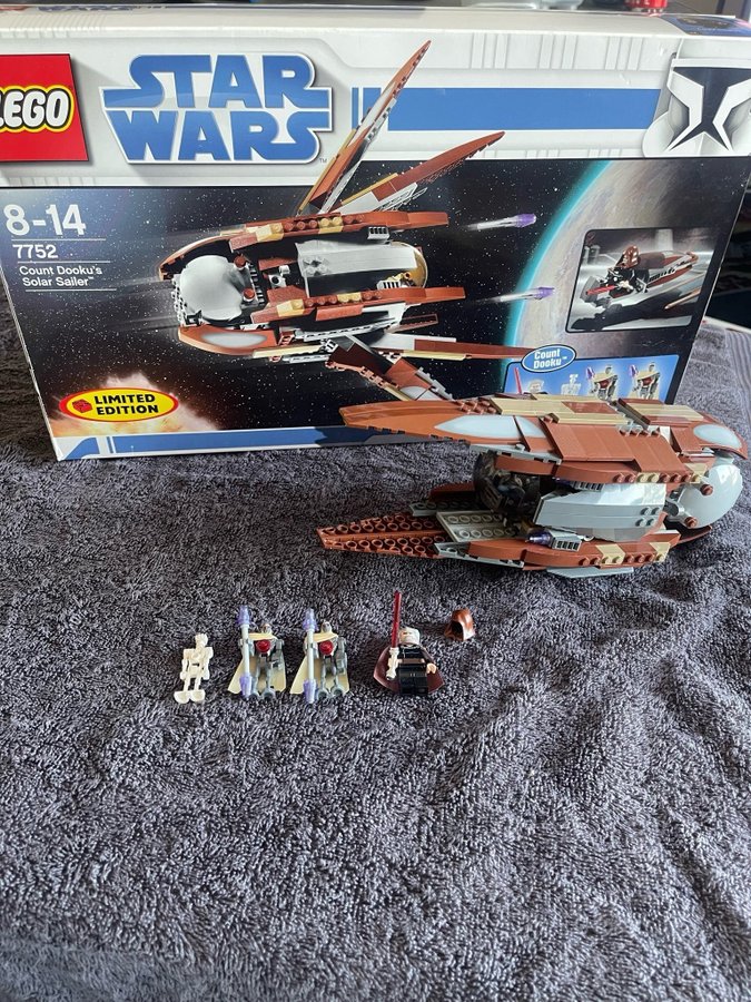 Lego Star Wars 7752 Count Dookus Solar Sailor