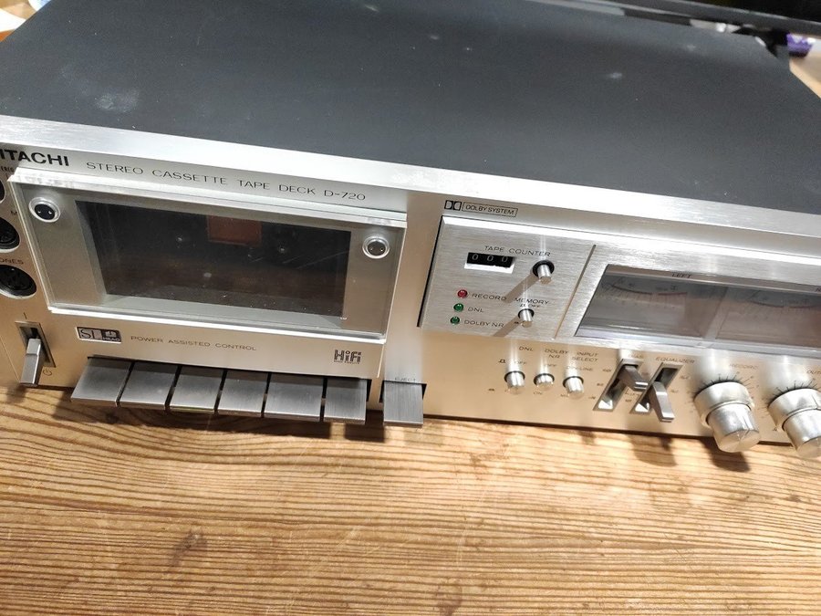 Hitachi D-720 Stereo Cassette Tape Deck