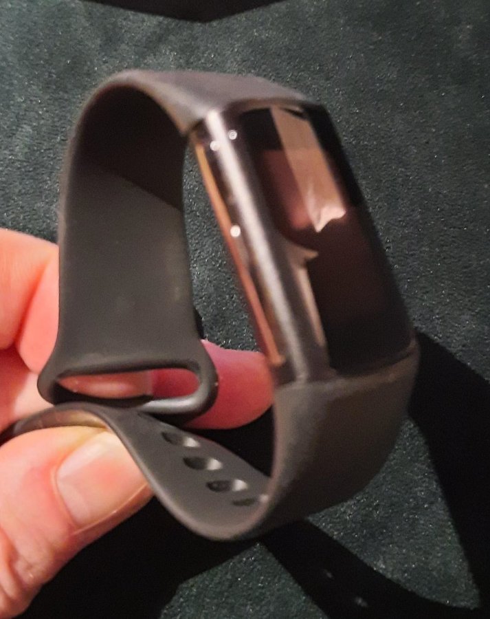 Fitbit Charge 6 sparsamt använd med kvitto