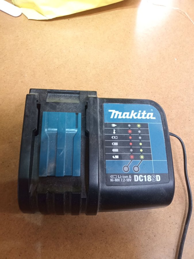 Makita DC18SD Laddare