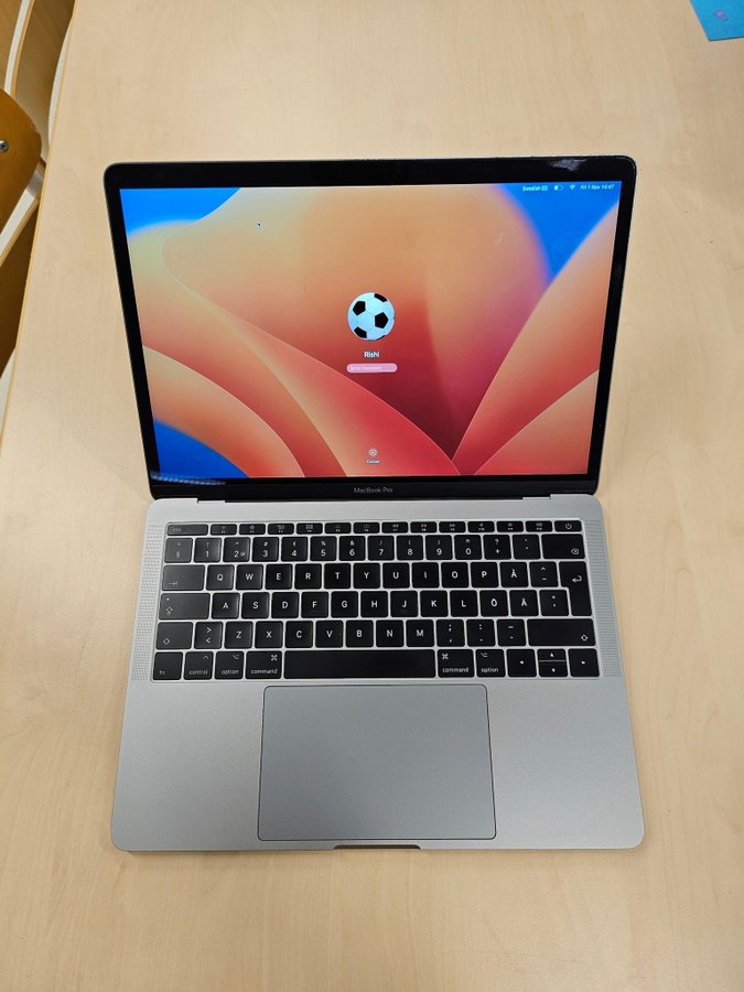 MacBook Pro (13-inch, 2017, Two Thunderbolt 3 ports)