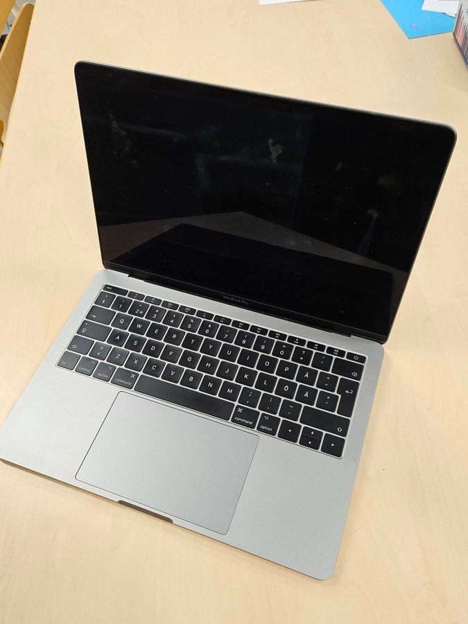 MacBook Pro (13-inch, 2017, Two Thunderbolt 3 ports)