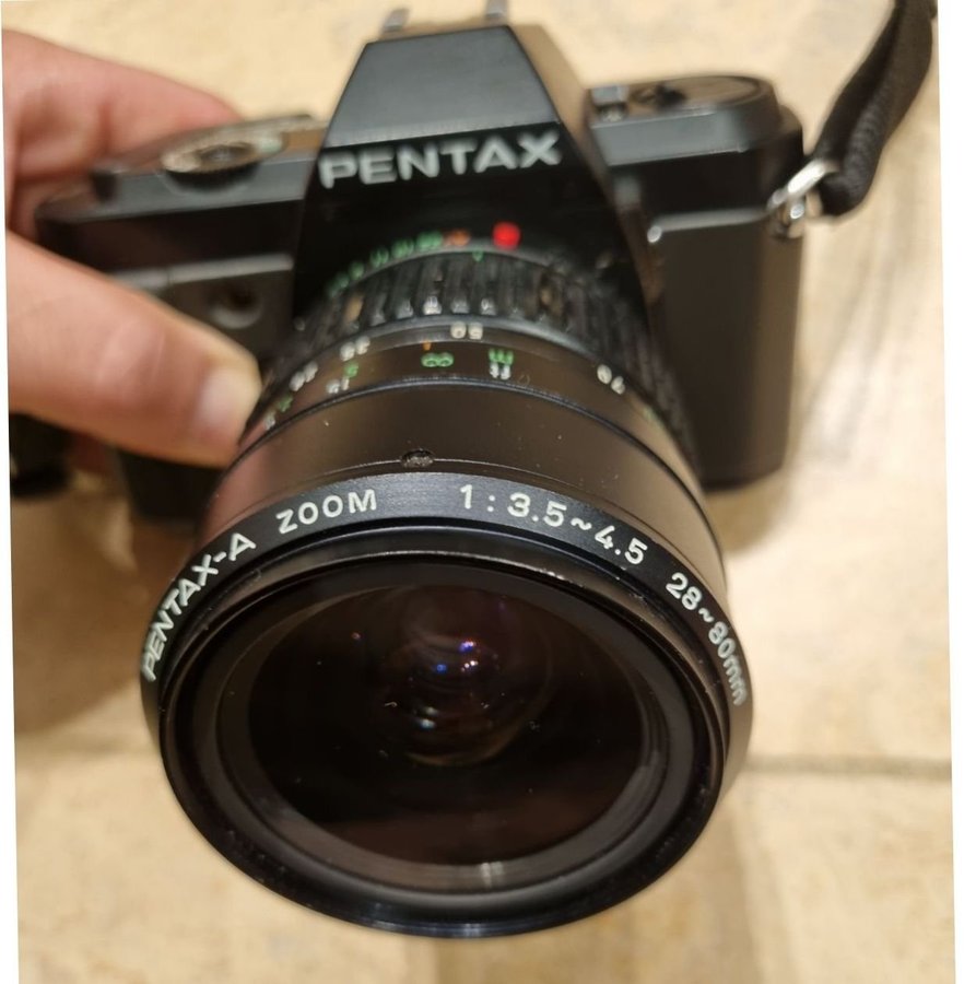 Pentax kamera med zoomobjektiv