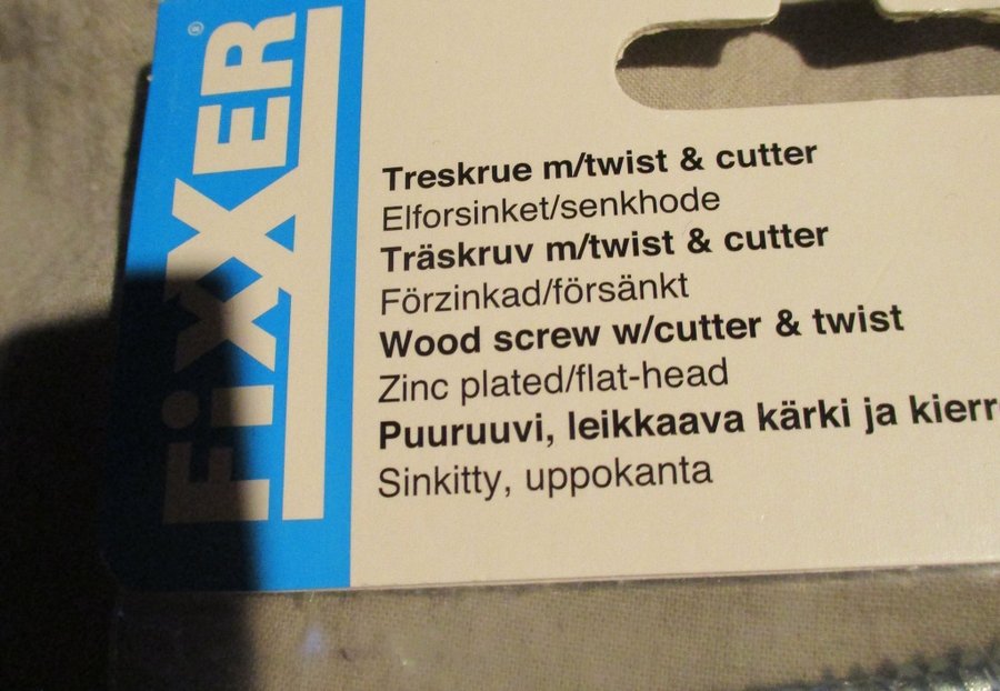 500 st oanvända försänkt förzinkad träskruv m/twist  cutter 4,5x60 mm. Torx 20