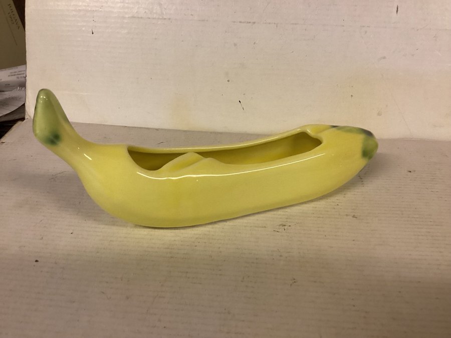 Bananformat Askfat i keramik