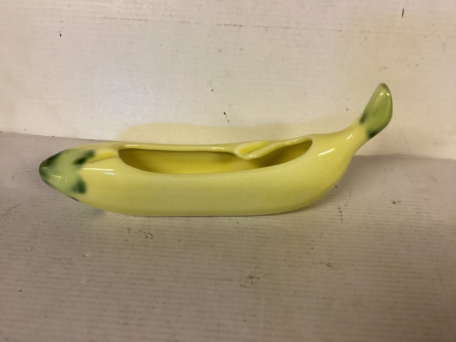 Bananformat Askfat i keramik