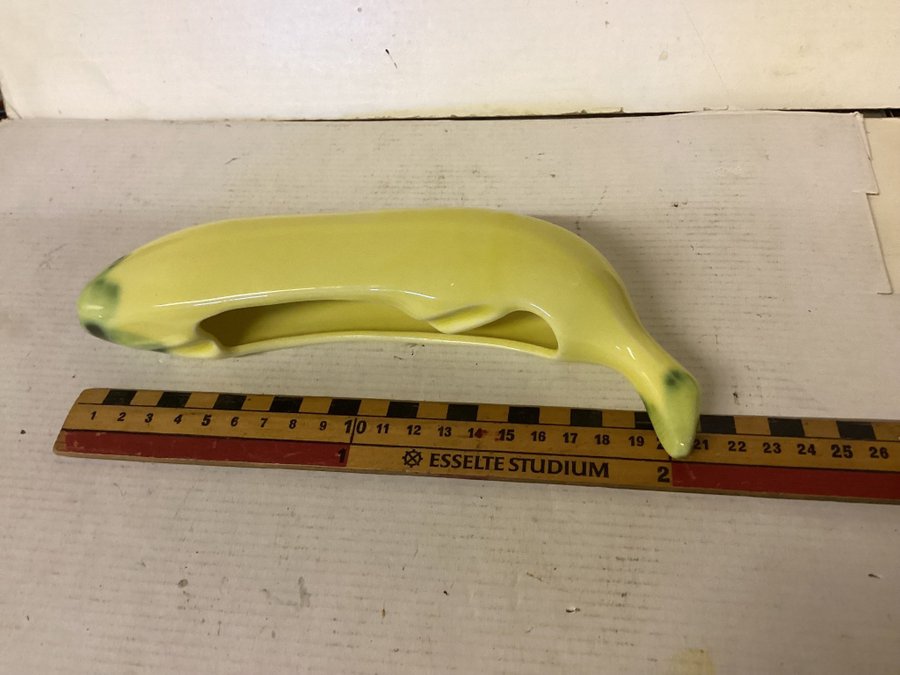 Bananformat Askfat i keramik