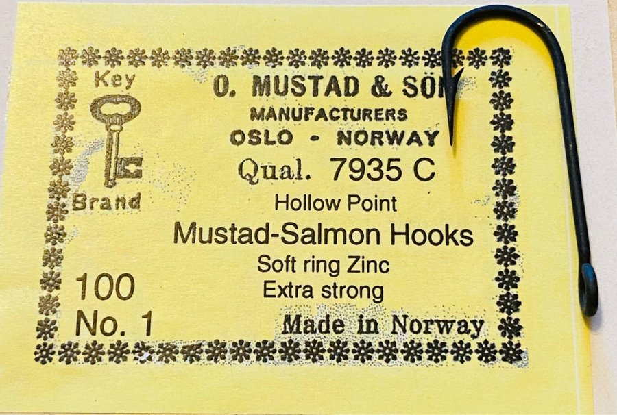 MUSTAD-SALMON nr 1 . 7935 C . 100st i sin original låda. Perfekt skick !