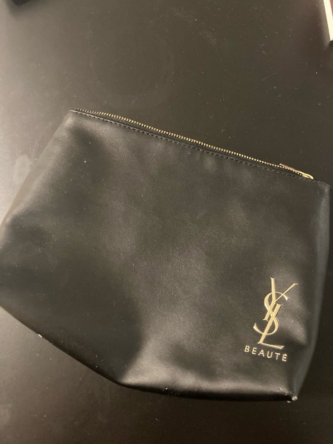 Yves Saint Laurent Beauté Neccessär