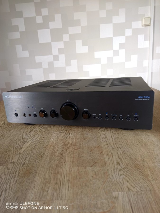 Cambridge Audio Azur 550A.