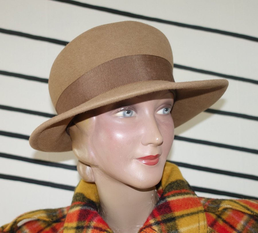 Brun hatt/ Vintage/ Lady like Modell/ Ullfilt/ Yllehatt/ 80-tal/ 80-talshatt