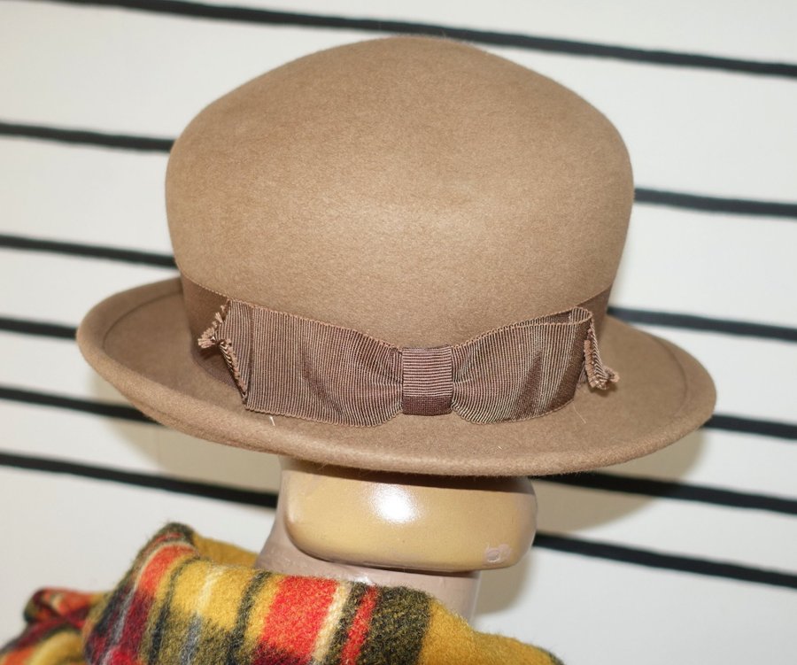 Brun hatt/ Vintage/ Lady like Modell/ Ullfilt/ Yllehatt/ 80-tal/ 80-talshatt