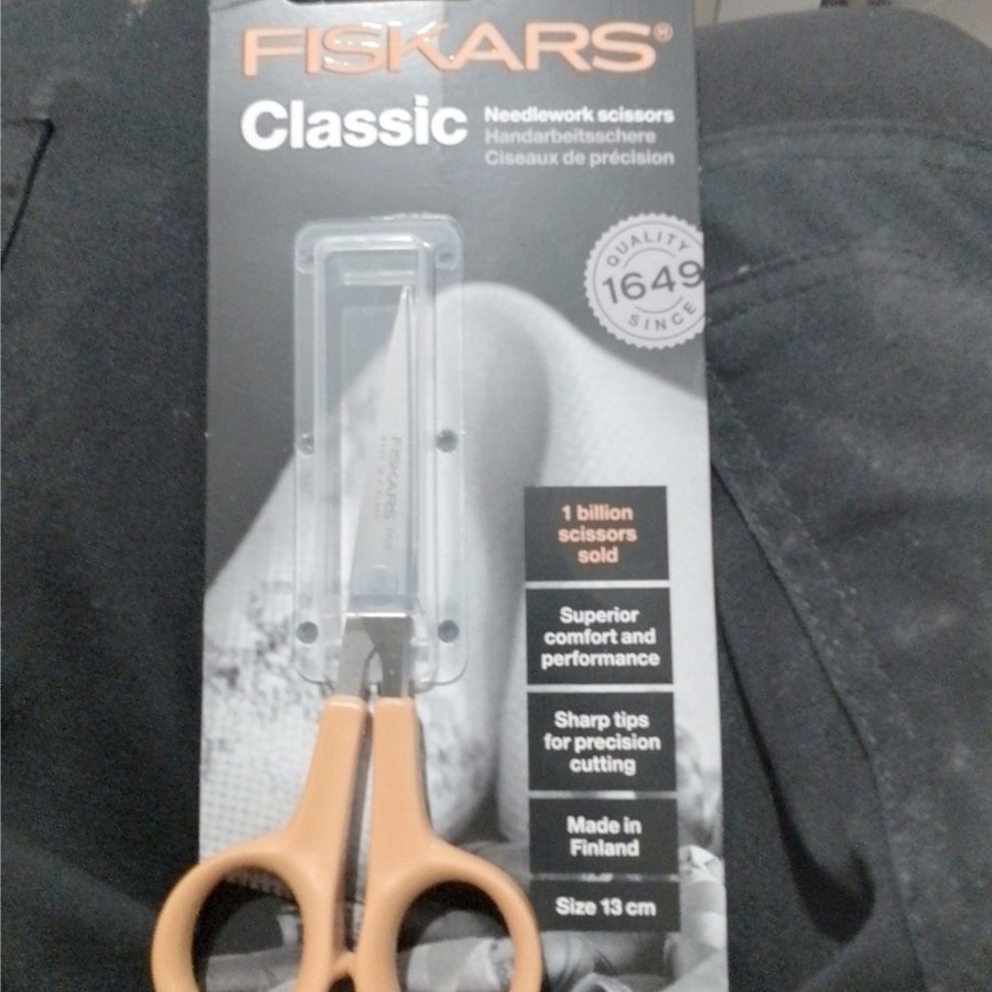 Ny Fiskars Classic Sy- och Handarbets sax 13cm,lågt utrop.