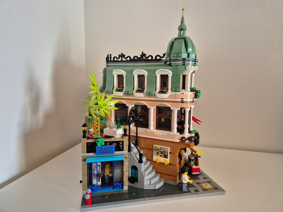 LEGO 10297 Boutique Hotel