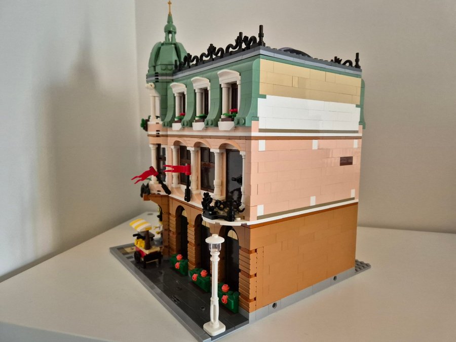 LEGO 10297 Boutique Hotel