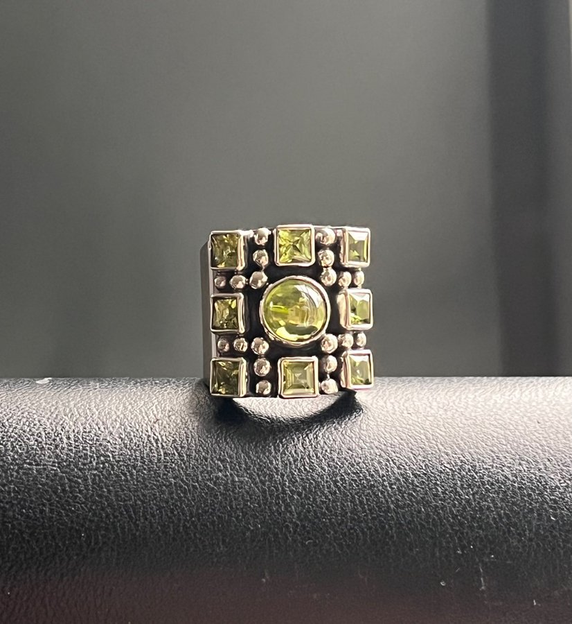 NY MOMENT23 ÄKTA SILVER RING M PERIDOTER STL 175 MM