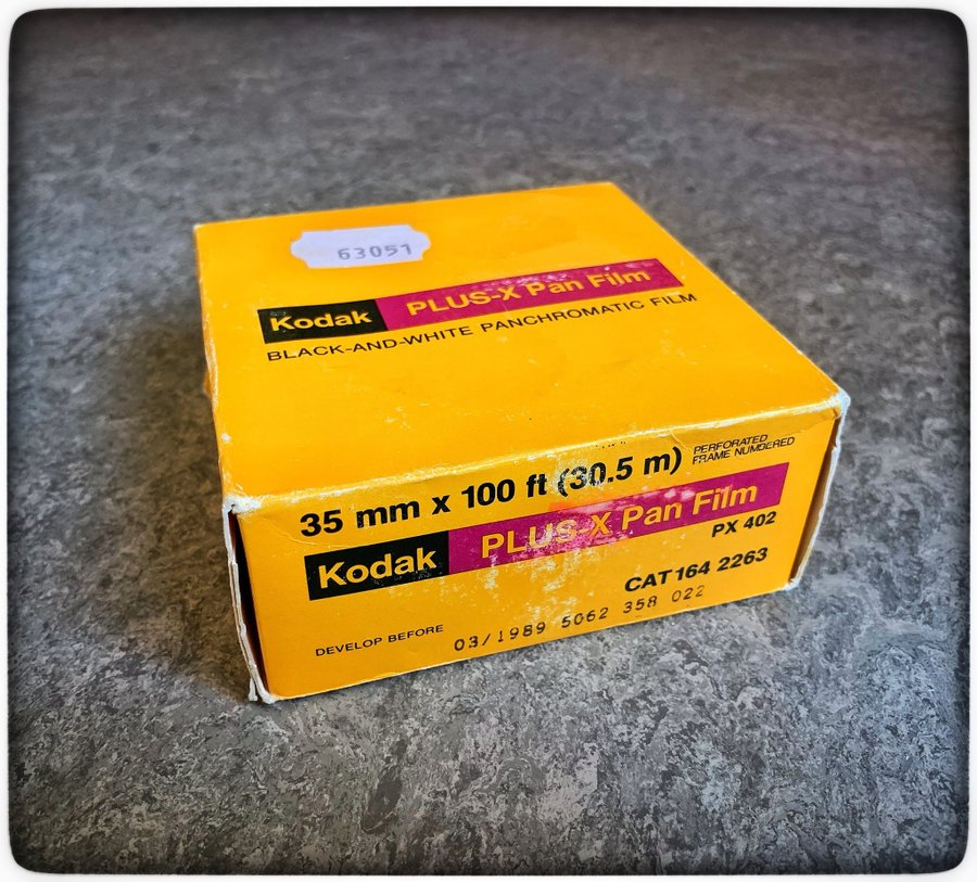 Kodak Plus-X Pan Film 35 mm 305 m Oöppnad Burk BW ISO 125 Sealed box RARE Foto