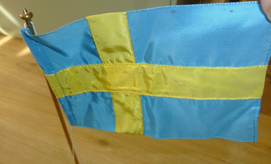 Skultunas klassiska flaggstång En fin bordsflagga i mässing