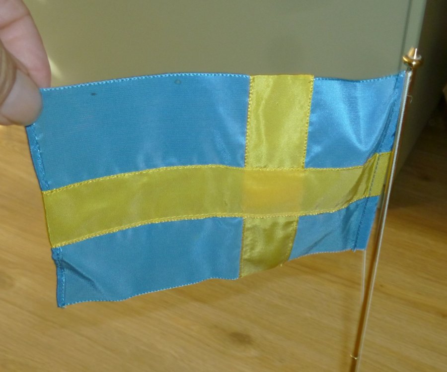 Skultunas klassiska flaggstång En fin bordsflagga i mässing