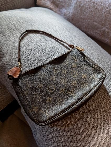 Vintage Louis Vuitton Pochette bag