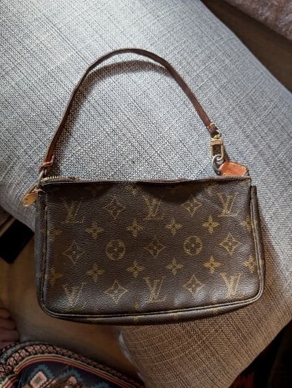 Vintage Louis Vuitton Pochette bag