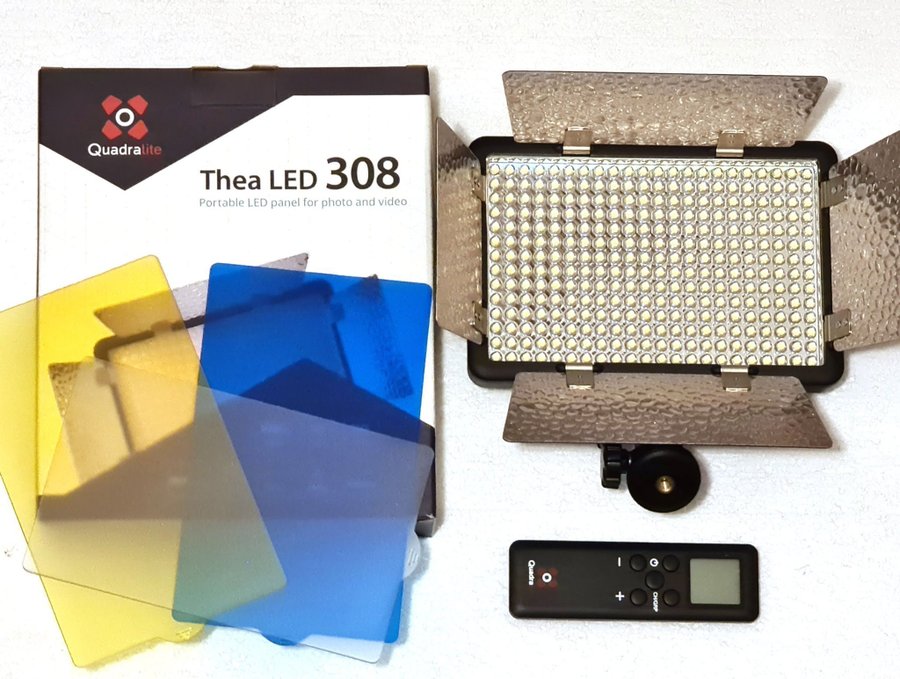 Quadralite Thea 308 panel LED Barndoors