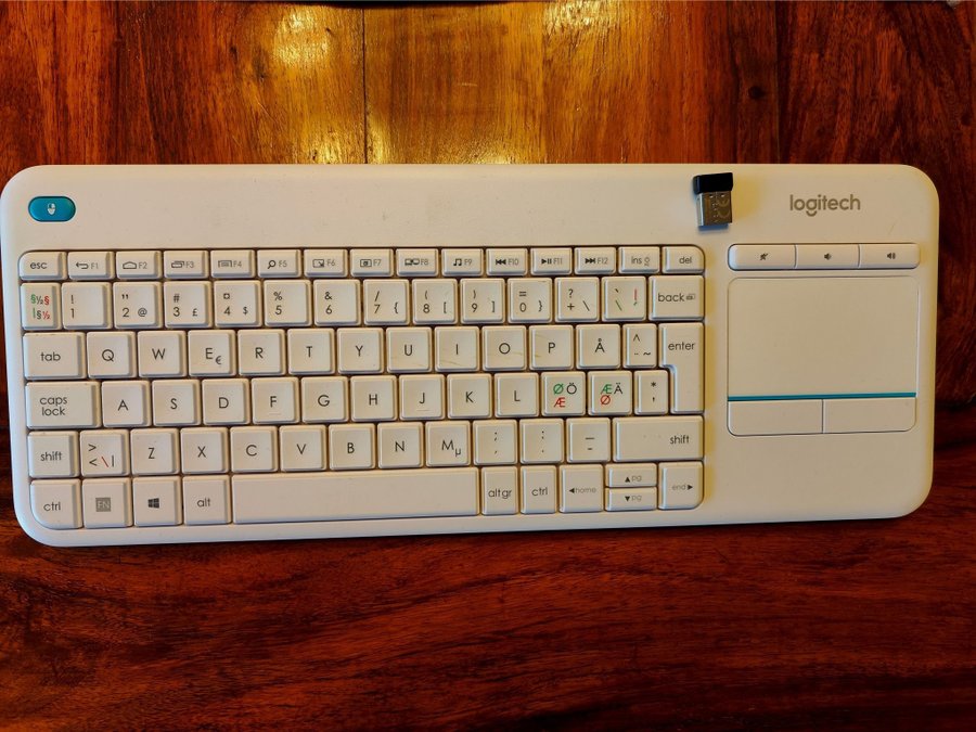 Logitech tangentbord med pekplatta