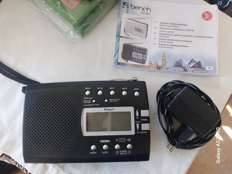 Bench Digital Radio