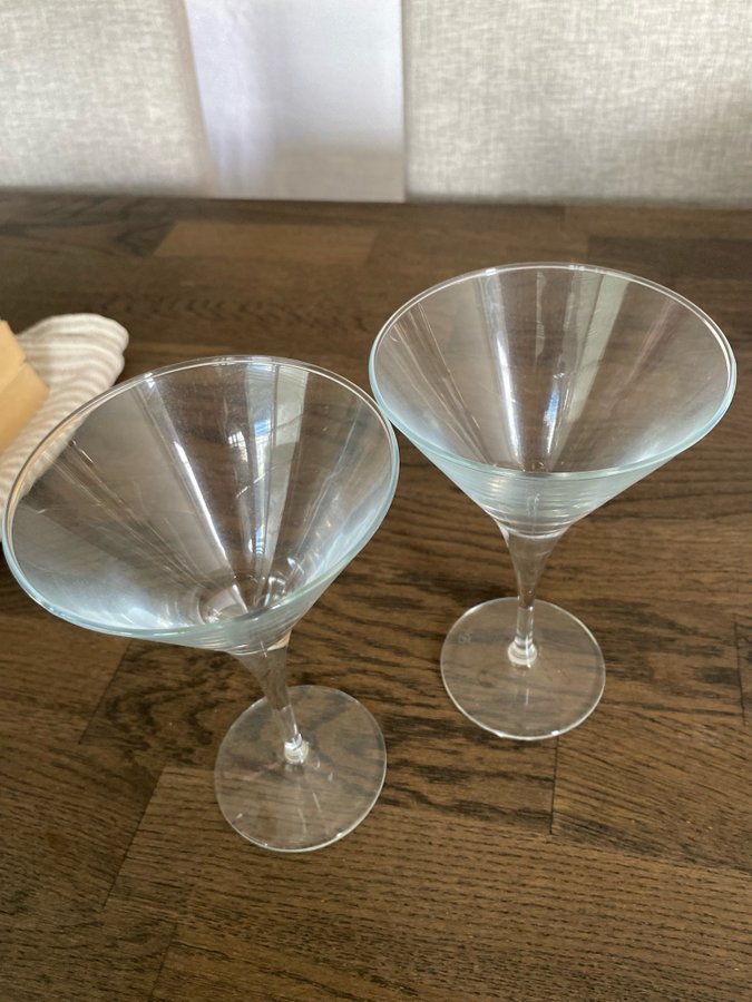 Elegant Martini Glasses - Set of 2