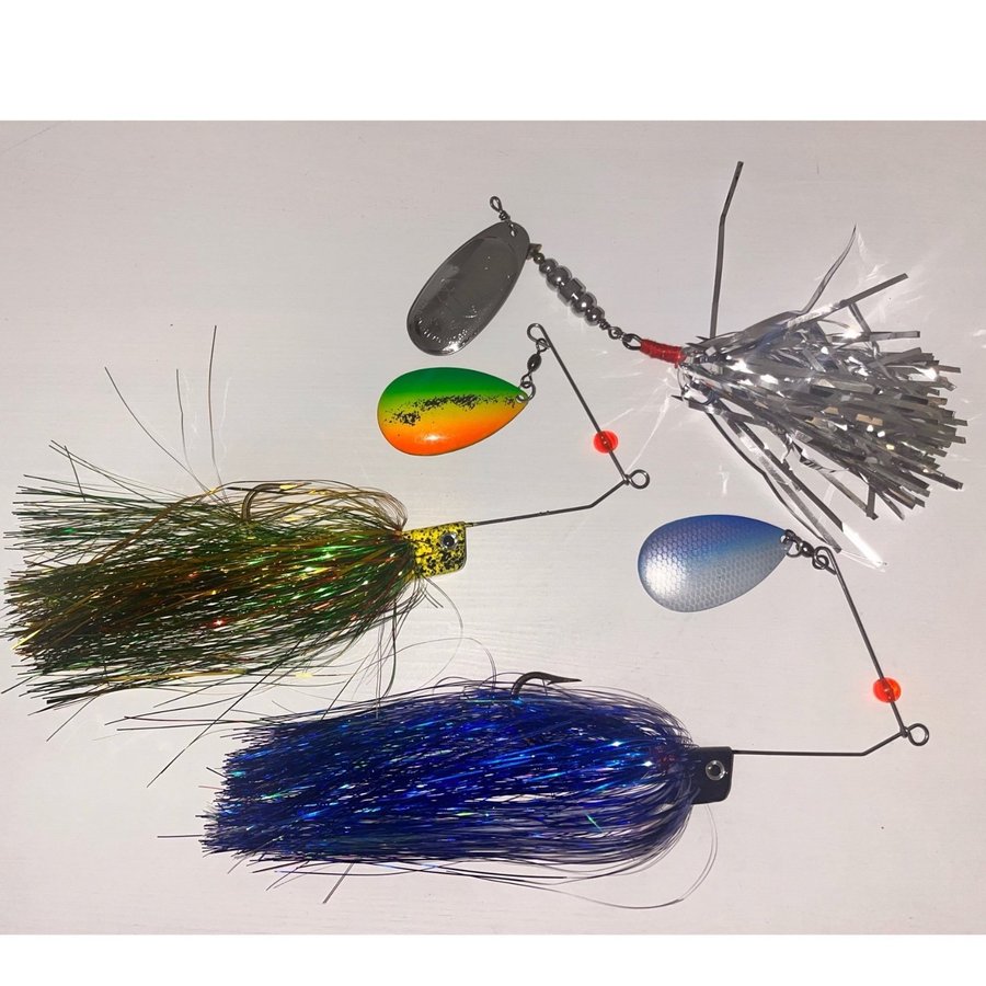 BFT Predator Spinnerbait väska + 3 gäddspinnare