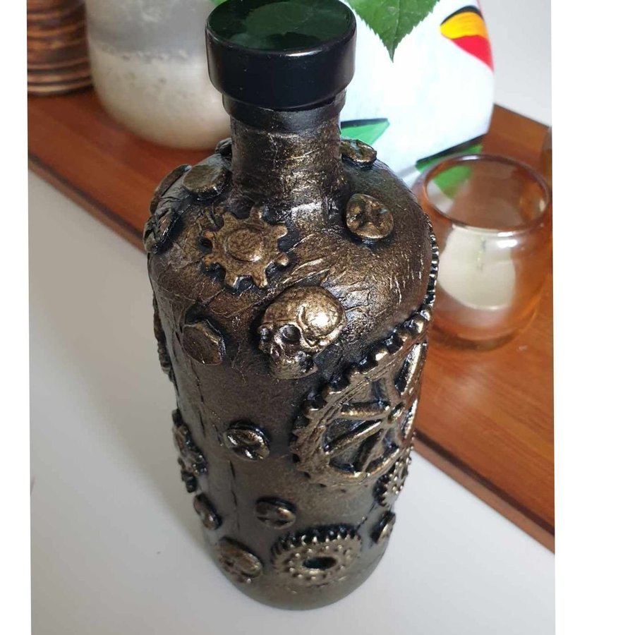 Steampunkflaska/döskallar/kugghjul . 0,5 liters