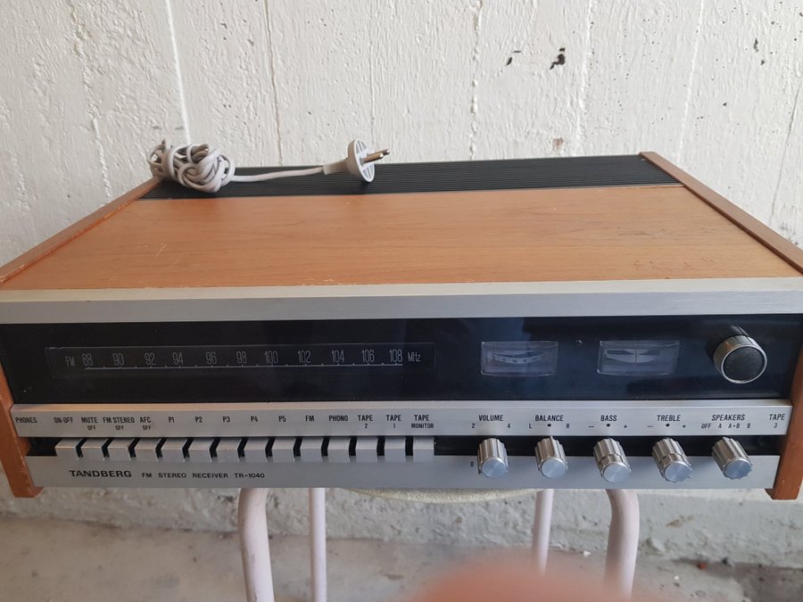 Tandberg TR-1040P FM Stereo Receiver