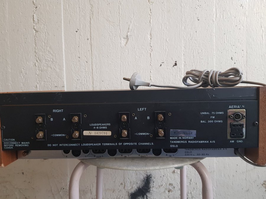 Tandberg TR-1040P FM Stereo Receiver